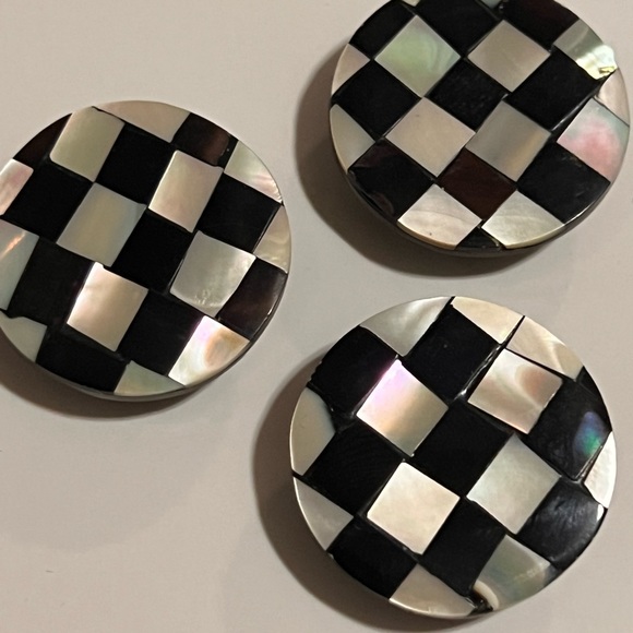 3 mosaic checkered button holder - Picture 3 of 3